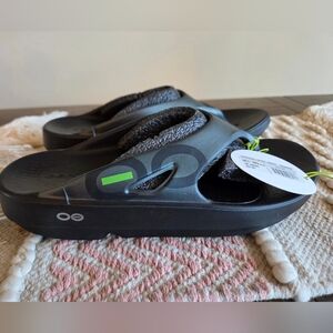 OOFOS Black Slide Sandals Unisex M7/W9